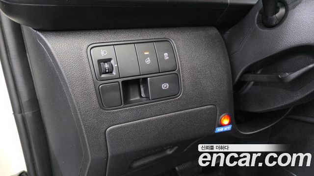 Hyundai Staria disability support car 2022 — фото 12
