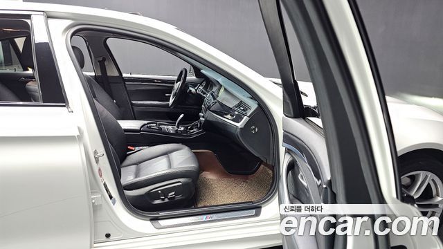 BMW 5 Series (F10) 520d xDrive M Aero Dynamic 2016 — фото 11