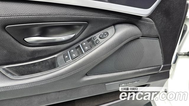 BMW 5 Series (F10) 520d xDrive M Aero Dynamic 2016 — фото 17