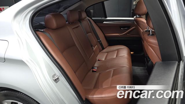 BMW 5 Series (F10) 528i xDrive M Aero Dynamic 2016 — фото 16