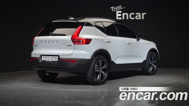 Volvo XC40 B4 R-Design 2021 — фото 2