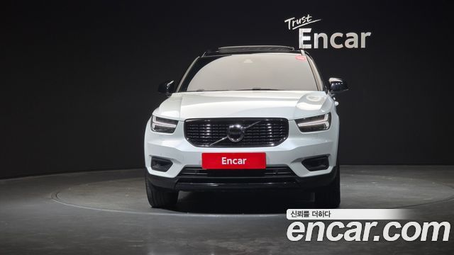 Volvo XC40 B4 R-Design 2021 — фото 3