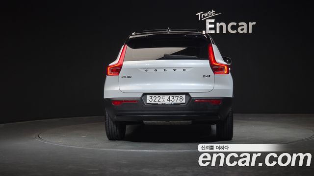 Volvo XC40 B4 R-Design 2021 — фото 4