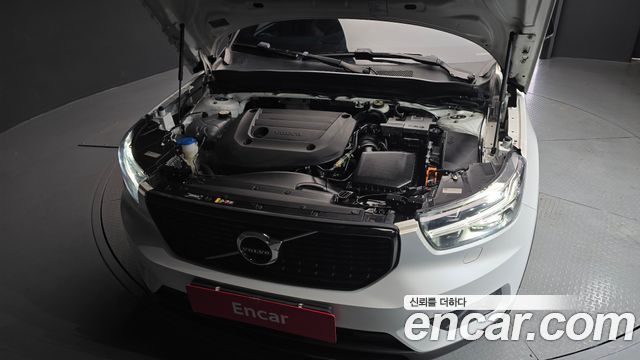 Volvo XC40 B4 R-Design 2021 — фото 6