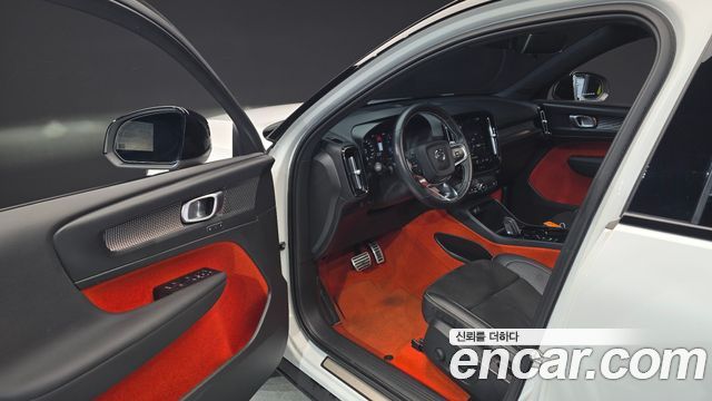 Volvo XC40 B4 R-Design 2021 — фото 11