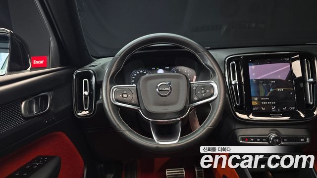 Volvo XC40 B4 R-Design 2021 — фото 13