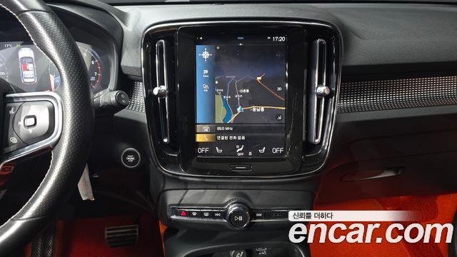 Volvo XC40 B4 R-Design 2021 — фото 14
