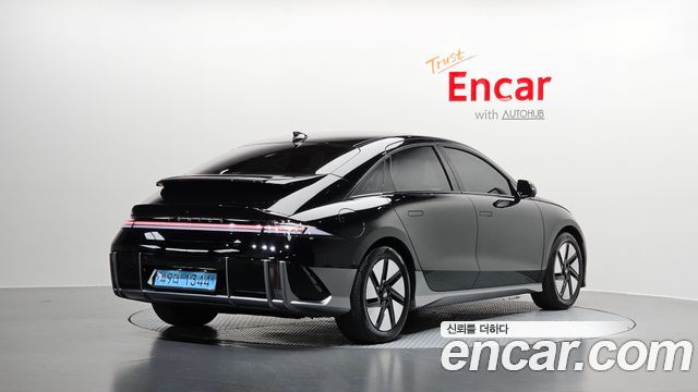 Hyundai Ioniq 6 Long Range Exclusive + 2023 — фото 2