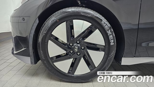 Hyundai Ioniq 6 Long Range Exclusive + 2023 — фото 5