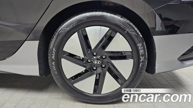 Hyundai Ioniq 6 Long Range Exclusive + 2023 — фото 21