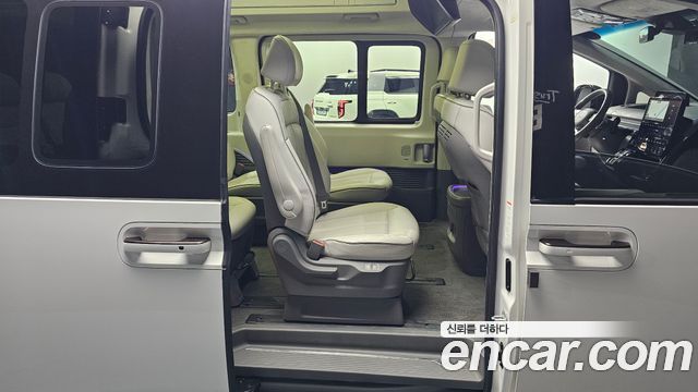 Hyundai Staria 4WD Lounge 9-Seater Limousine 2023 — фото 11