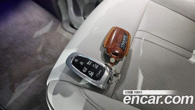 Hyundai Staria 4WD Lounge 9-Seater Limousine 2023 — фото 16