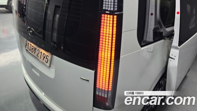 Hyundai Staria 4WD Lounge 9-Seater Limousine 2023 — фото 23