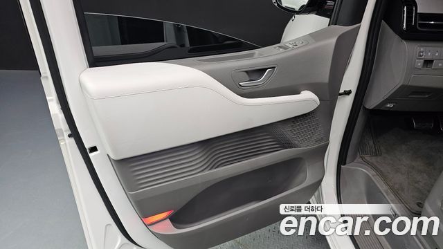Hyundai Staria 4WD Lounge 9-Seater Limousine 2023 — фото 24
