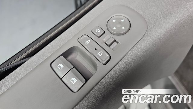 Hyundai Staria 4WD Lounge 9-Seater Limousine 2023 — фото 27