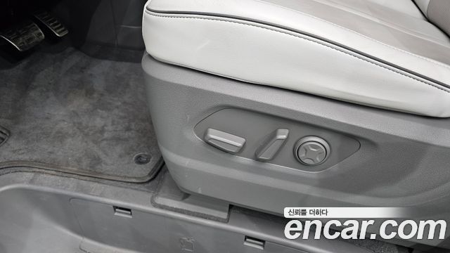 Hyundai Staria 4WD Lounge 9-Seater Limousine 2023 — фото 31