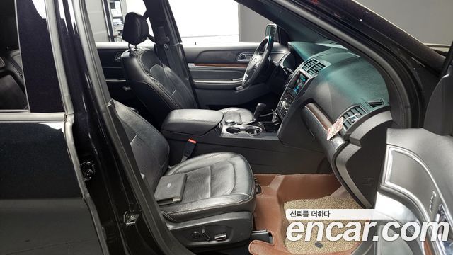 Ford Explorer 2.3 Limited 4WD 5th 2017 — фото 10