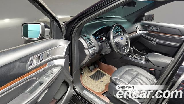 Ford Explorer 2.3 Limited 4WD 5th 2017 — фото 12