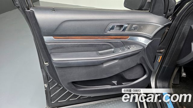 Ford Explorer 3.5 Limited 4WD 5th 2018 — фото 24