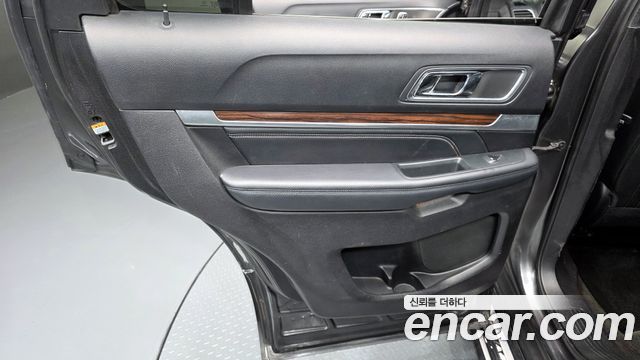Ford Explorer 3.5 Limited 4WD 5th 2018 — фото 25