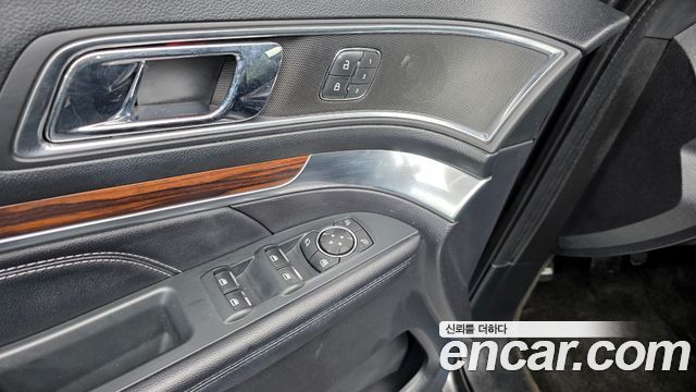 Ford Explorer 3.5 Limited 4WD 5th 2018 — фото 32