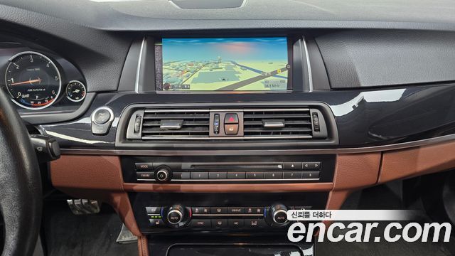 BMW 5 Series (F10) 520d xDrive M Aero Dynamic 2016 — фото 13