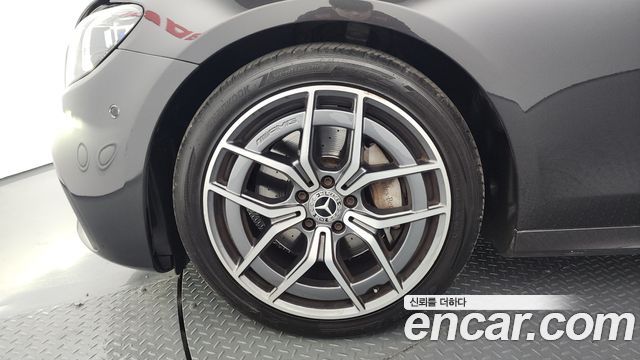Mercedes-Benz E-Class (W213) E220d 4MATIC AMG Line 2021 — фото 5
