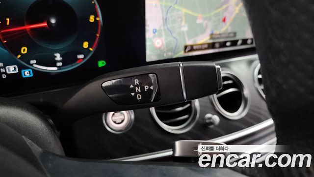 Mercedes-Benz E-Class (W213) E220d 4MATIC AMG Line 2021 — фото 9