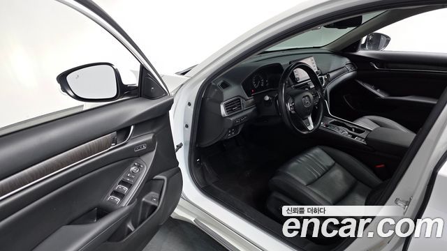 Honda Accord (X) 2.0 Hybrid Touring 2022 — фото 10
