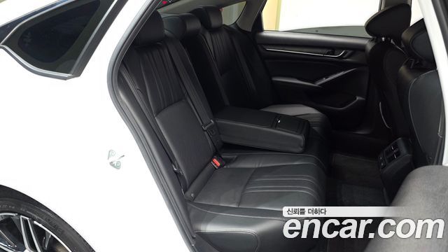 Honda Accord (X) 2.0 Hybrid Touring 2022 — фото 11