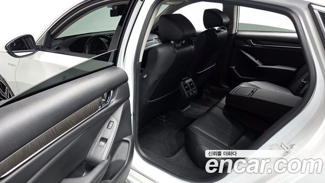 Honda Accord (X) 2.0 Hybrid Touring 2022 — фото 12