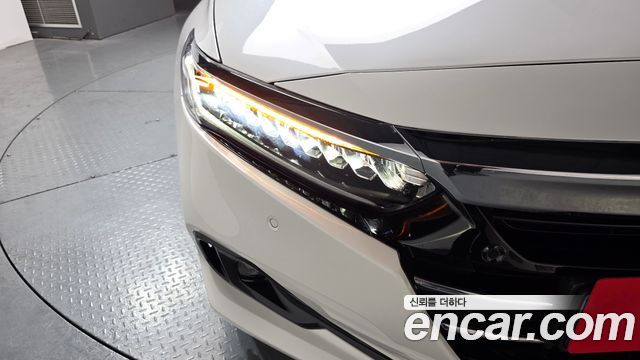 Honda Accord (X) 2.0 Hybrid Touring 2022 — фото 22
