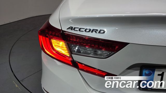 Honda Accord (X) 2.0 Hybrid Touring 2022 — фото 23