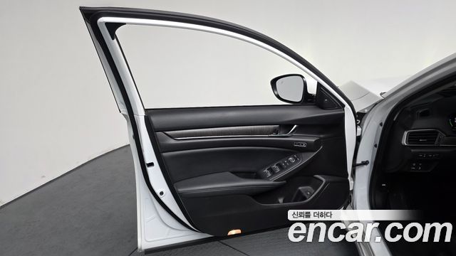 Honda Accord (X) 2.0 Hybrid Touring 2022 — фото 24