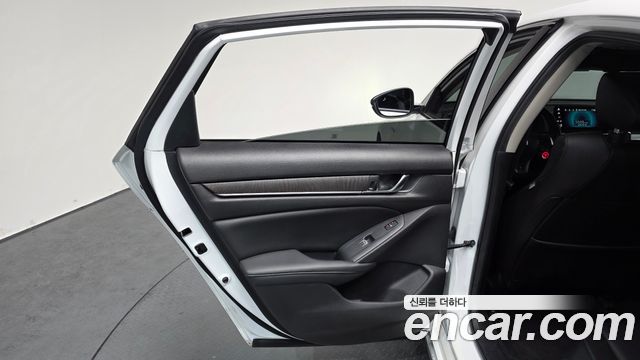 Honda Accord (X) 2.0 Hybrid Touring 2022 — фото 25