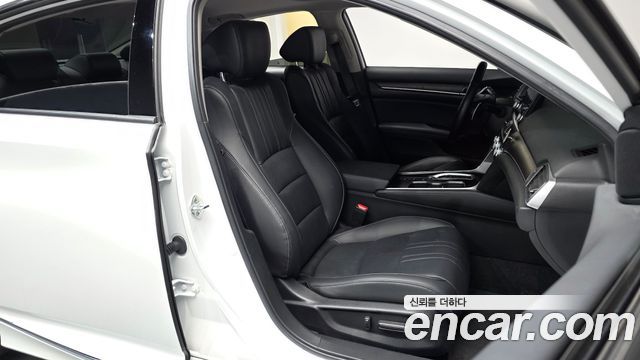 Honda Accord (X) 2.0 Hybrid Touring 2022 — фото 26