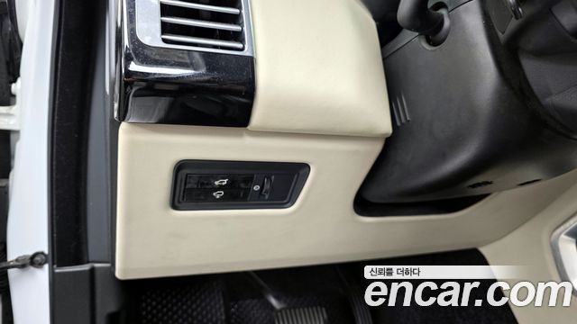 Land Rover Range Rover (IV) 4.4 SDV8 Vogue SE DIESEL 2014 — фото 16
