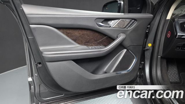 Jaguar I-PACE EV400 First Edition 2019 — фото 24