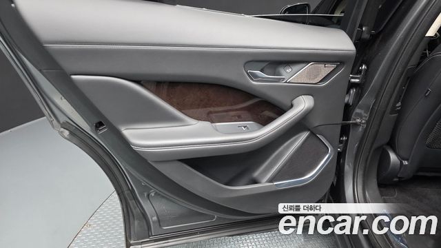 Jaguar I-PACE EV400 First Edition 2019 — фото 25