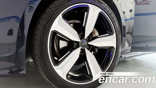 Audi A6 (C8) 40 TDI Quattro Premium 2022 — фото 18