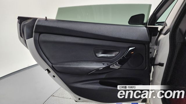 BMW 3 Series GT (F34) GT 320d xDrive 2020 — фото 31