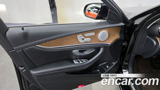 Mercedes-Benz E-Class (W213) E300 4MATIC Exclusive 2020 — фото 24