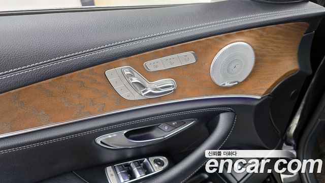 Mercedes-Benz E-Class (W213) E300 4MATIC Exclusive 2020 — фото 29