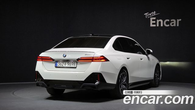 BMW 5 Series (G60) 520i Special Edition 2024 — фото 2