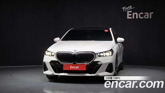 BMW 5 Series (G60) 520i Special Edition 2024 — фото 3