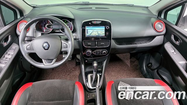 Renault Korea Clio Intens Panoramic 2019 — фото 7
