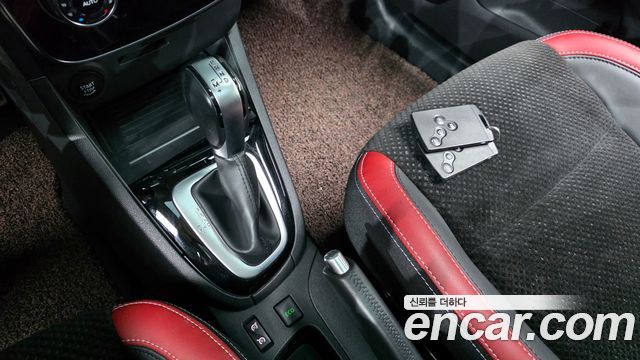 Renault Korea Clio Intens Panoramic 2019 — фото 9