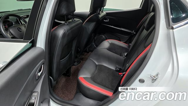 Renault Korea Clio Intens Panoramic 2019 — фото 12