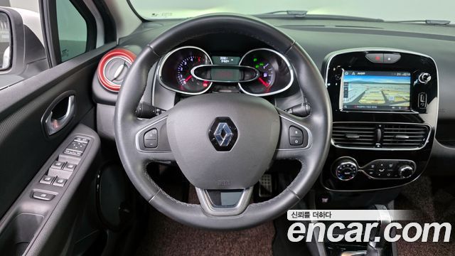 Renault Korea Clio Intens Panoramic 2019 — фото 13