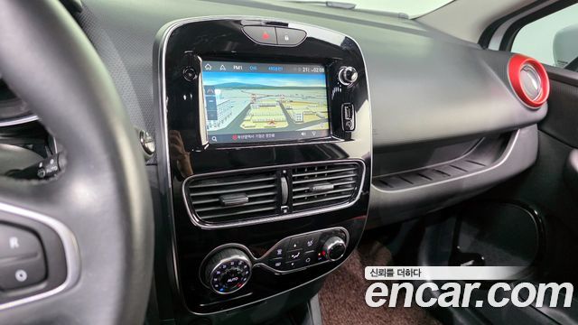 Renault Korea Clio Intens Panoramic 2019 — фото 14